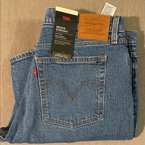 Levi's Wedgie Straight Jeans - Picture 1 of 2